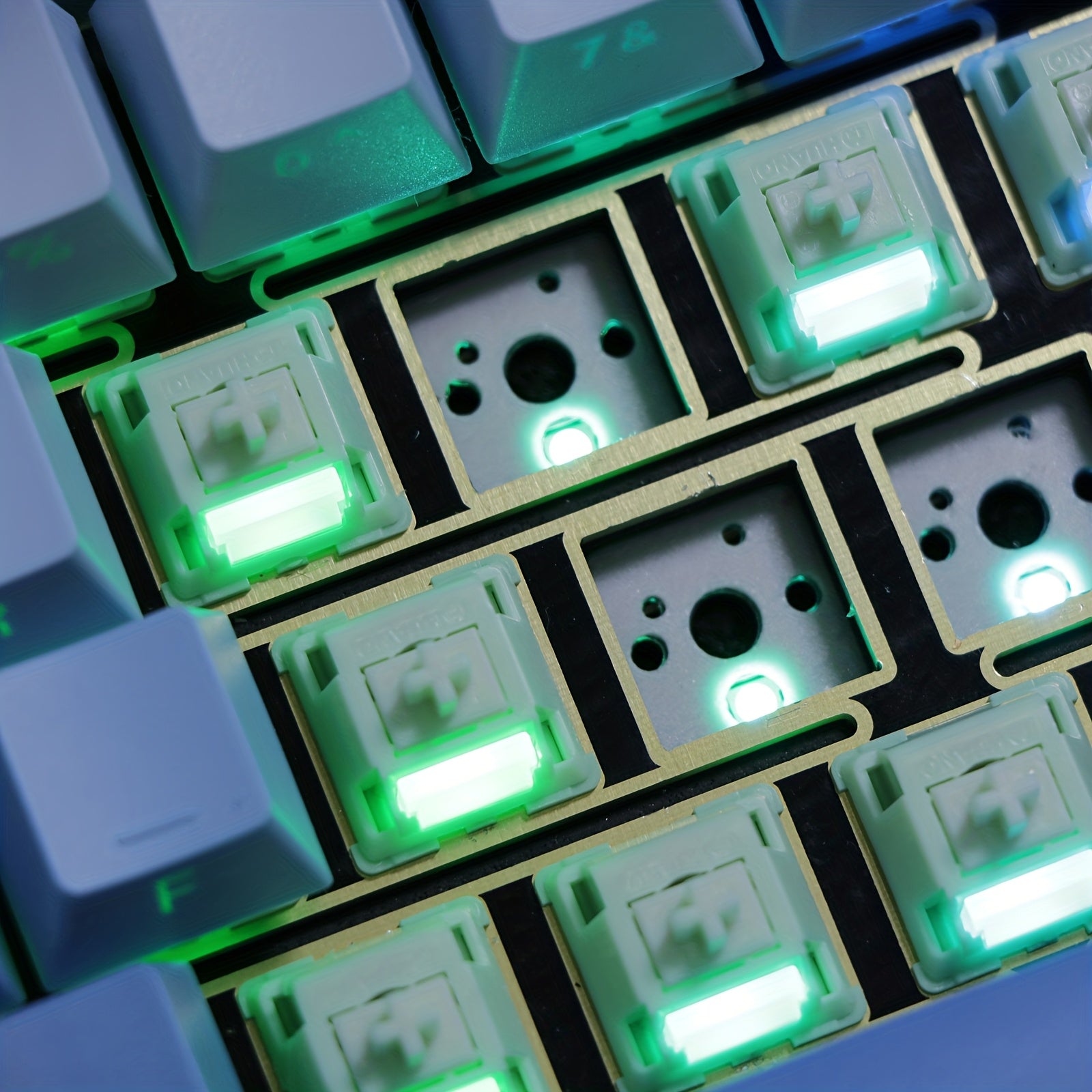 Robust All-Aluminum Frame Mechanical Keyboard Featuring Gasket Mounting And Tri-Mode Connectivity with 2.4G Wireless And Wired Options
