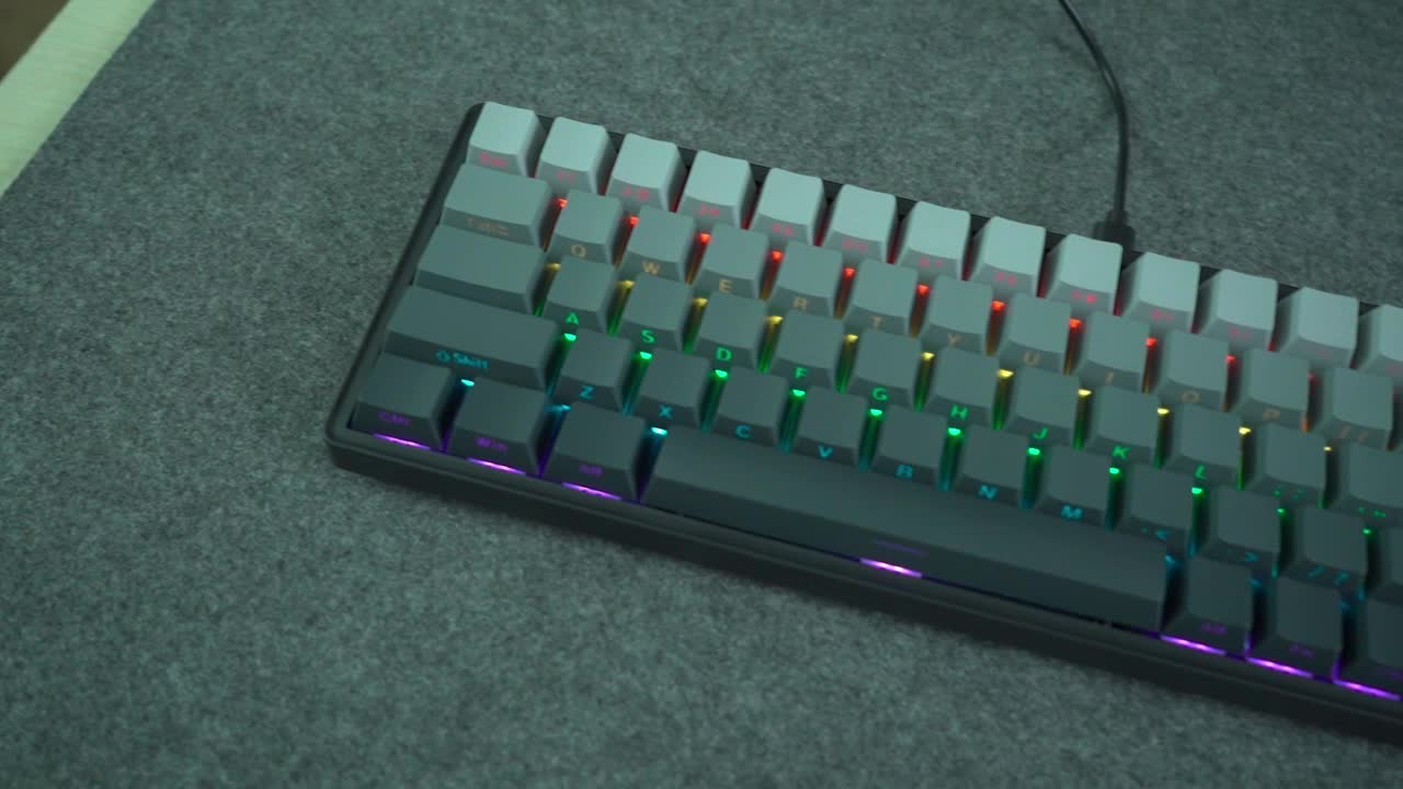 APAYADO A68 Mechanical Keyboard \u002F Compact 65% Layout \u002F Hot-Swappable 68-Key Design \u002F RGB Cool Lighting \u002F Suitable for Gamers \u002F Wired USB Connection